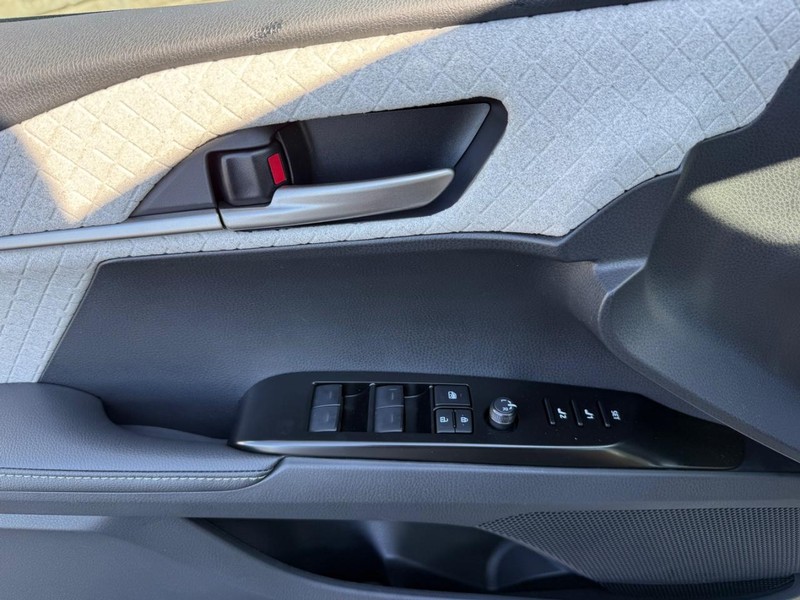 Toyota Camry Vehicle Image 19