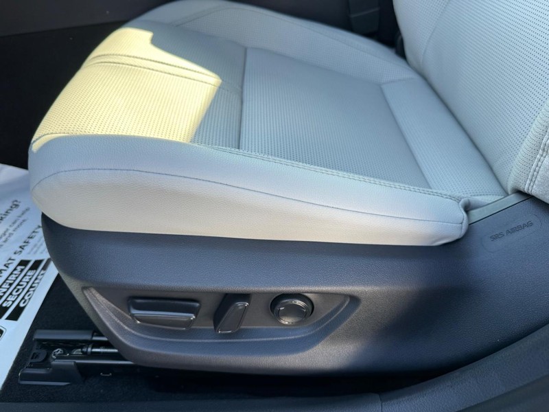 Toyota Camry Vehicle Image 20