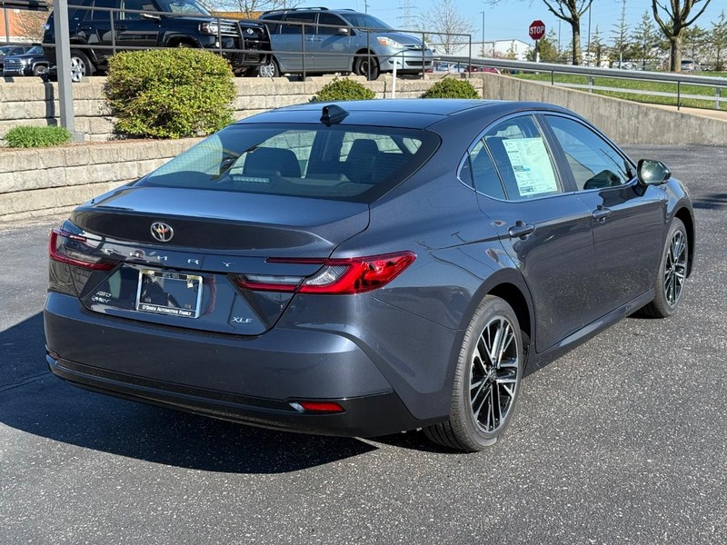 Toyota Camry Vehicle Image 03