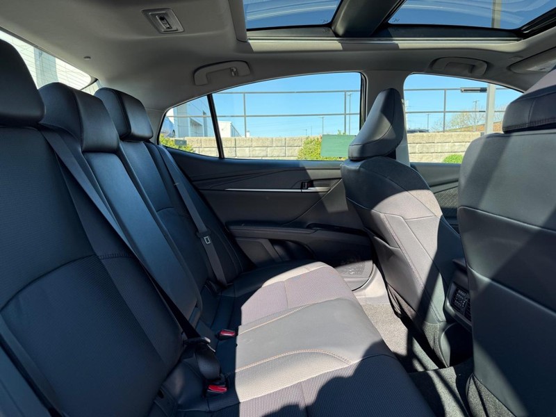 Toyota Camry Vehicle Image 04