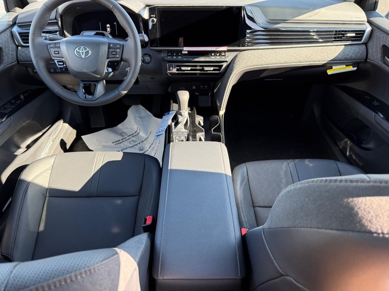 Toyota Camry Vehicle Image 06