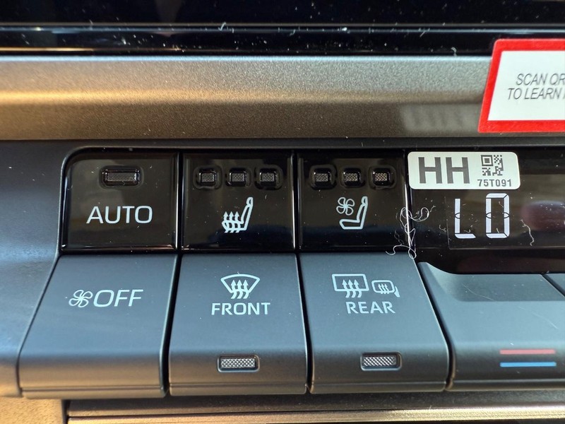 Toyota Camry Vehicle Image 11