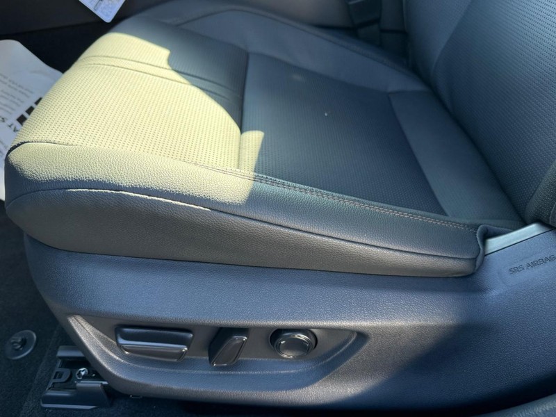 Toyota Camry Vehicle Image 20