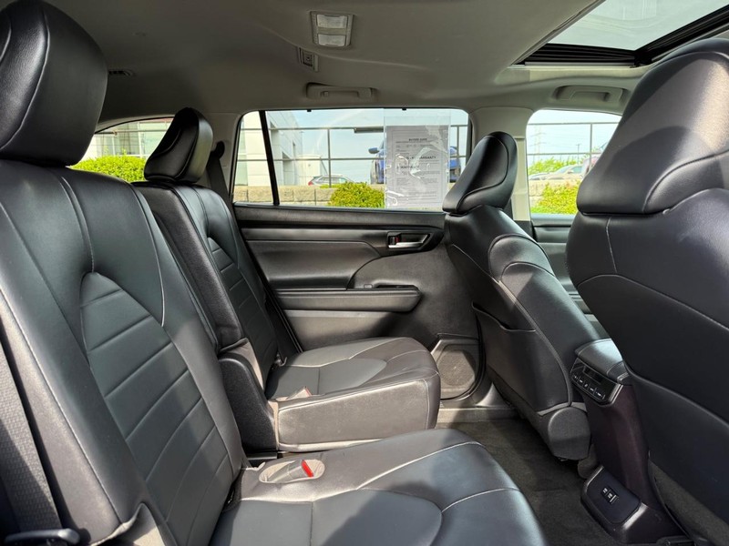 Toyota Highlander Vehicle Image 11