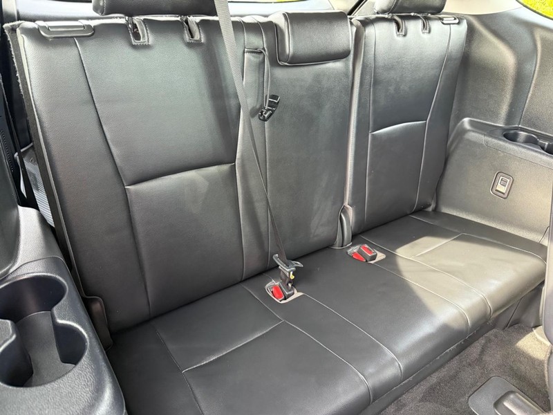 Toyota Highlander Vehicle Image 12
