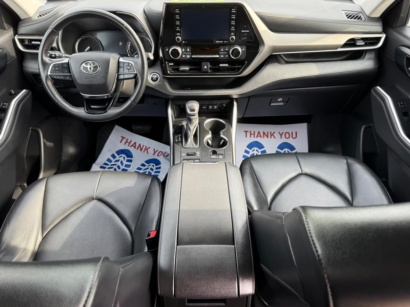 Toyota Highlander Vehicle Image 14