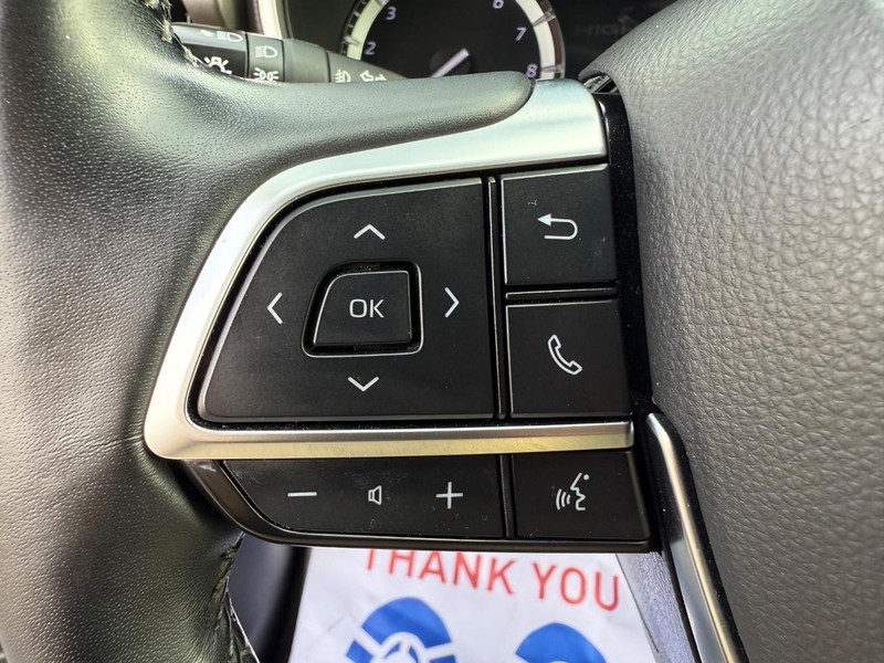 Toyota Highlander Vehicle Image 16