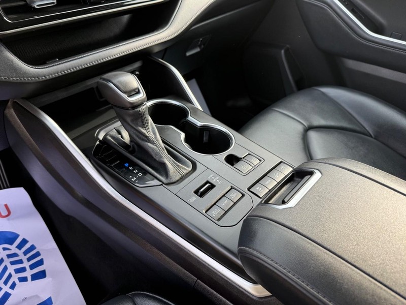 Toyota Highlander Vehicle Image 22
