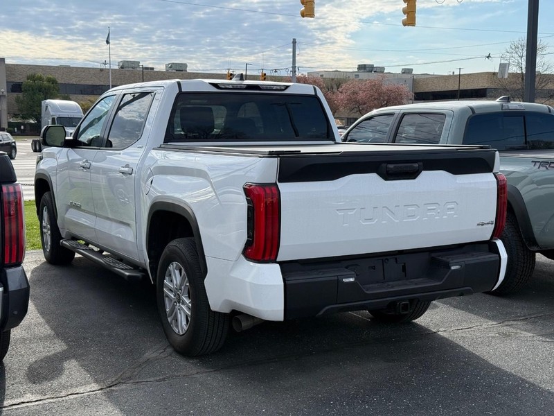 Toyota Tundra 4WD Vehicle Image 03