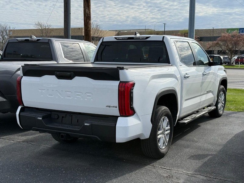 Toyota Tundra 4WD Vehicle Image 04