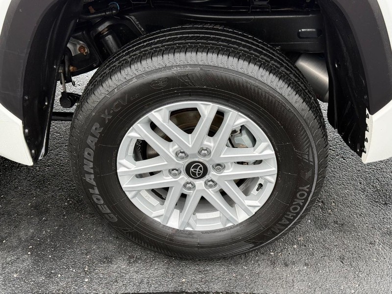 Toyota Tundra 4WD Vehicle Image 06