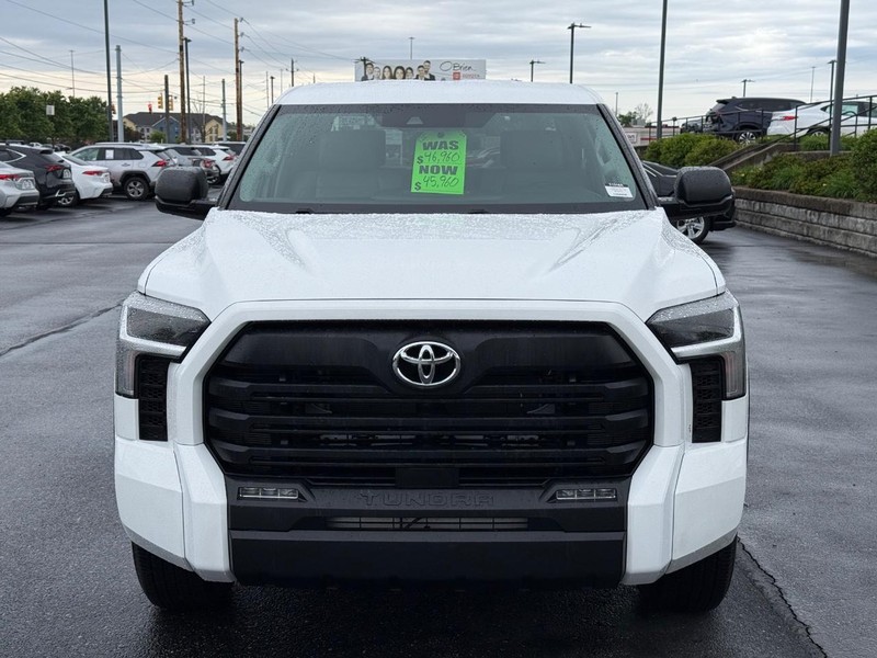 Toyota Tundra 4WD Vehicle Image 09