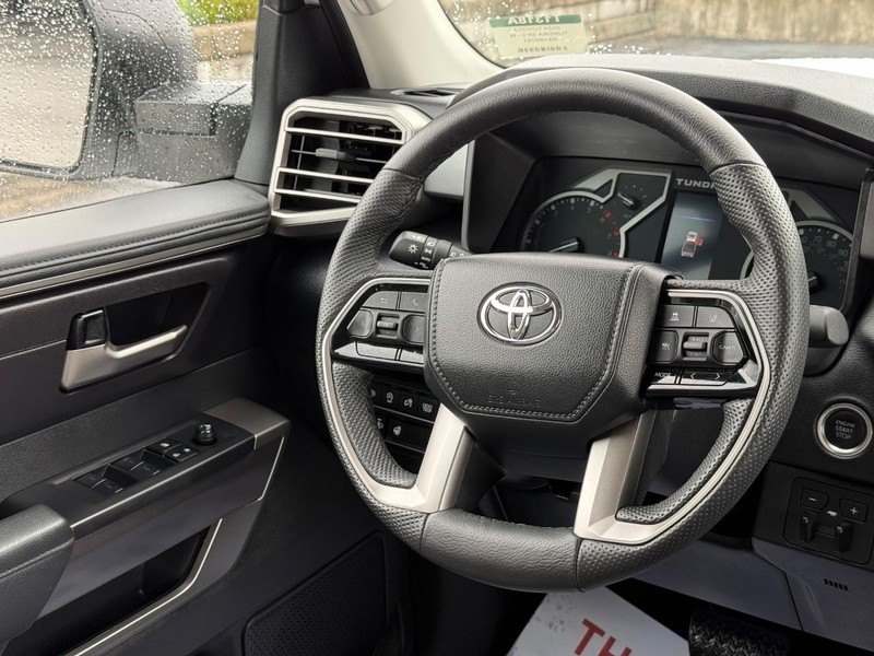 Toyota Tundra 4WD Vehicle Image 12