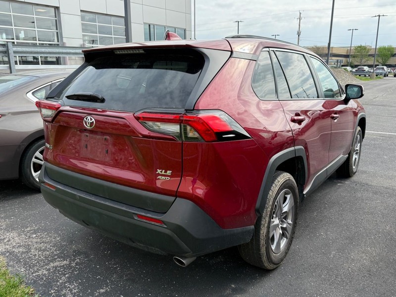 Toyota RAV4 Vehicle Image 04