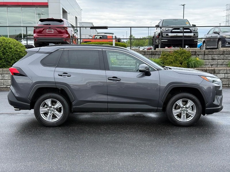 Toyota RAV4 Vehicle Image 02