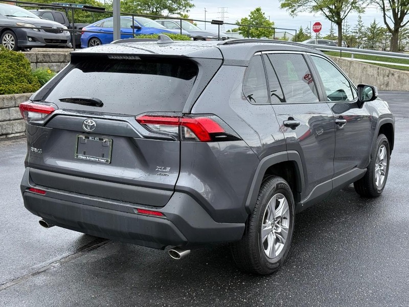 Toyota RAV4 Vehicle Image 03
