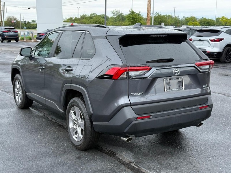 Toyota RAV4 Vehicle Image 05