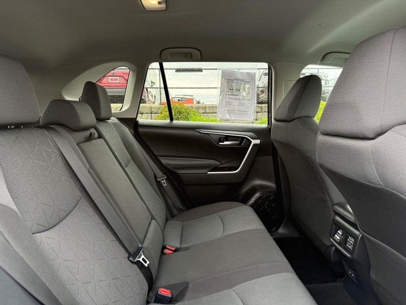 Toyota RAV4 Vehicle Image 10