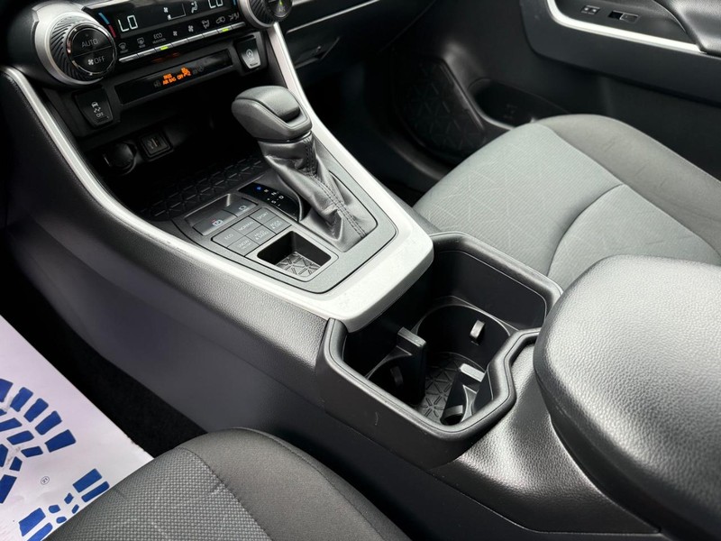 Toyota RAV4 Vehicle Image 19
