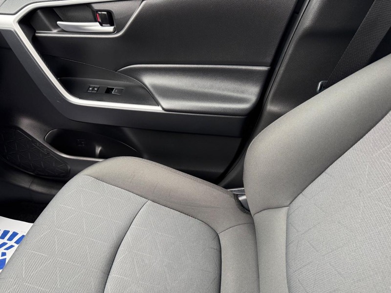 Toyota RAV4 Vehicle Image 20