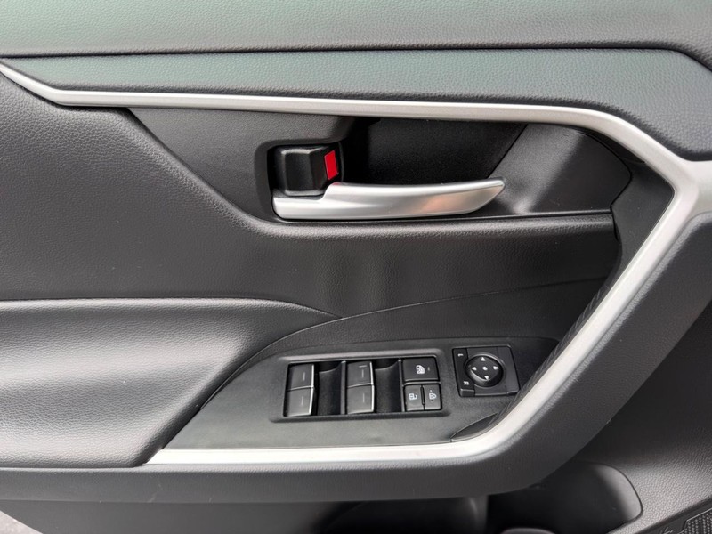Toyota RAV4 Vehicle Image 23