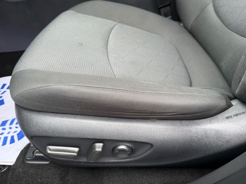 Toyota RAV4 Vehicle Image 24
