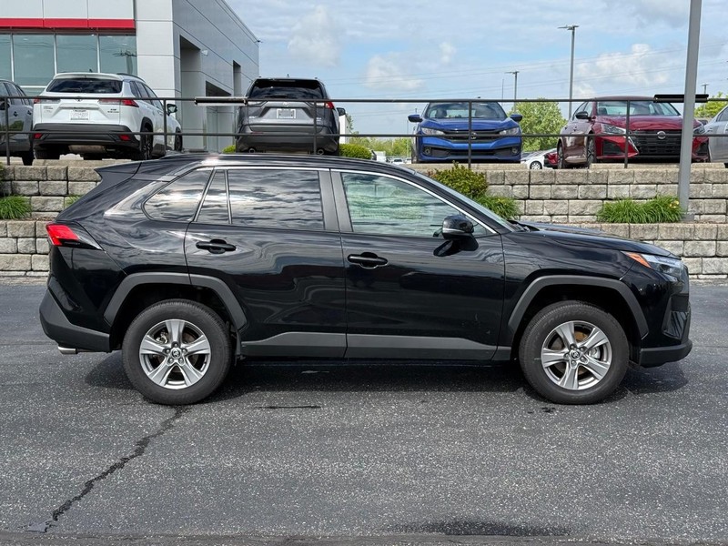 Toyota RAV4 Vehicle Image 02