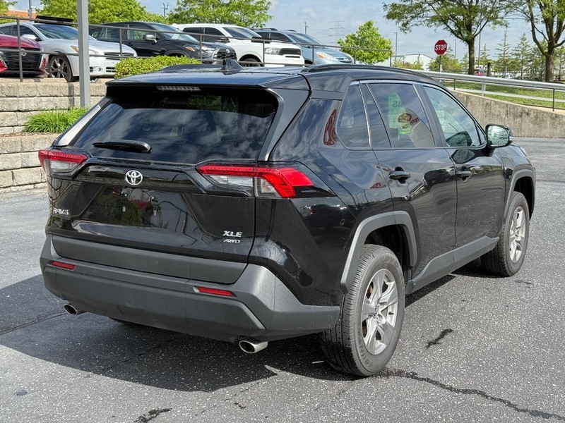 Toyota RAV4 Vehicle Image 03