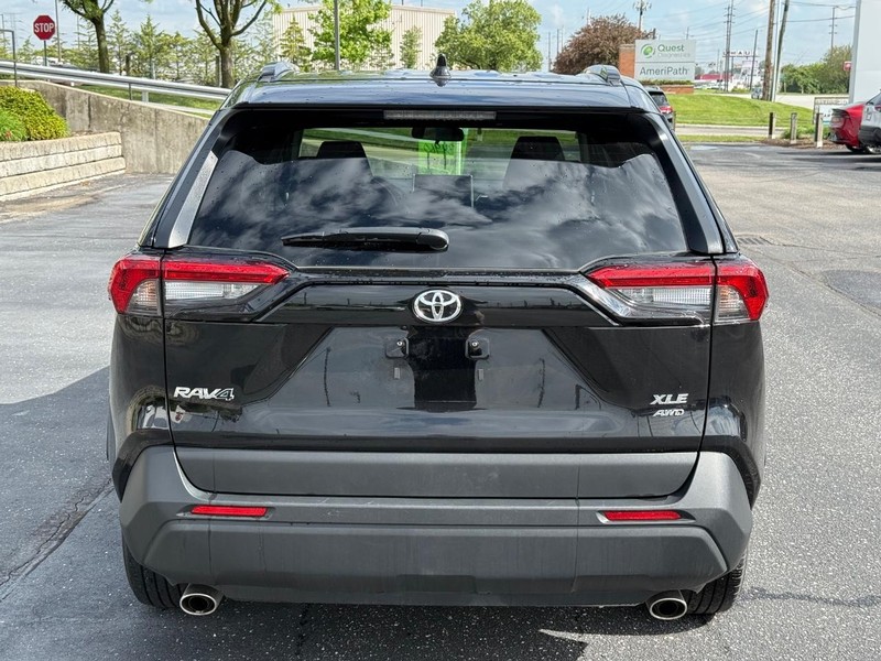 Toyota RAV4 Vehicle Image 04