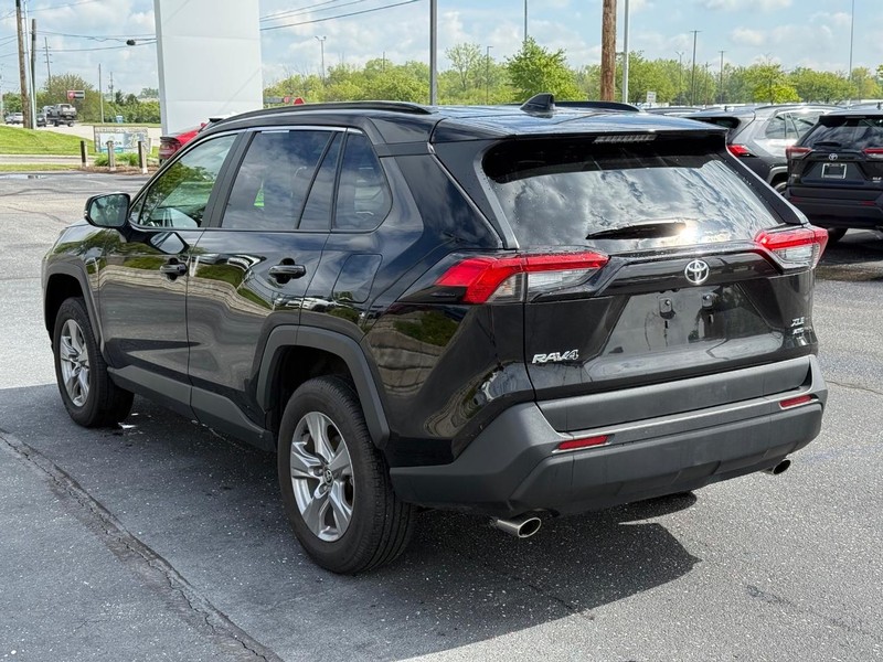Toyota RAV4 Vehicle Image 05