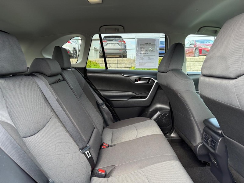 Toyota RAV4 Vehicle Image 10