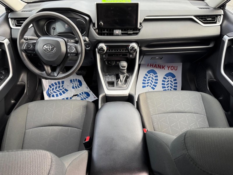 Toyota RAV4 Vehicle Image 11