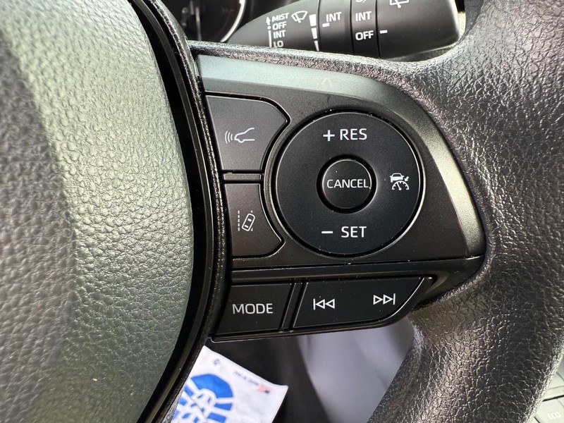 Toyota RAV4 Vehicle Image 14