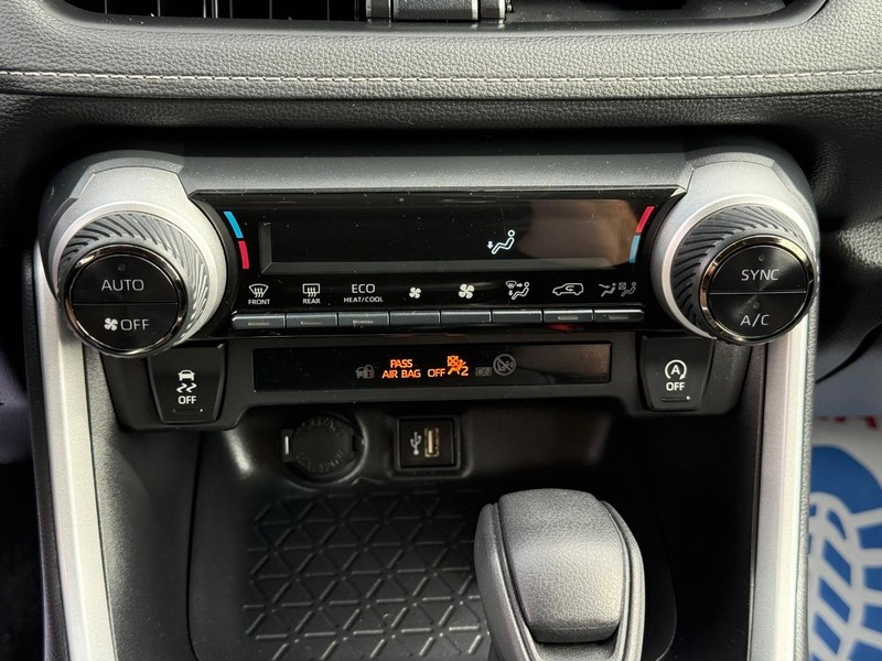 Toyota RAV4 Vehicle Image 18