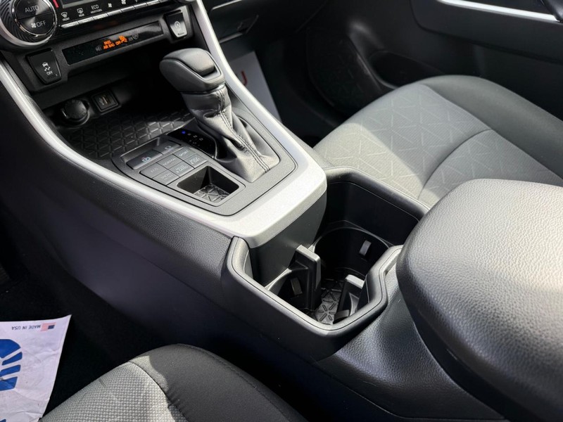 Toyota RAV4 Vehicle Image 19