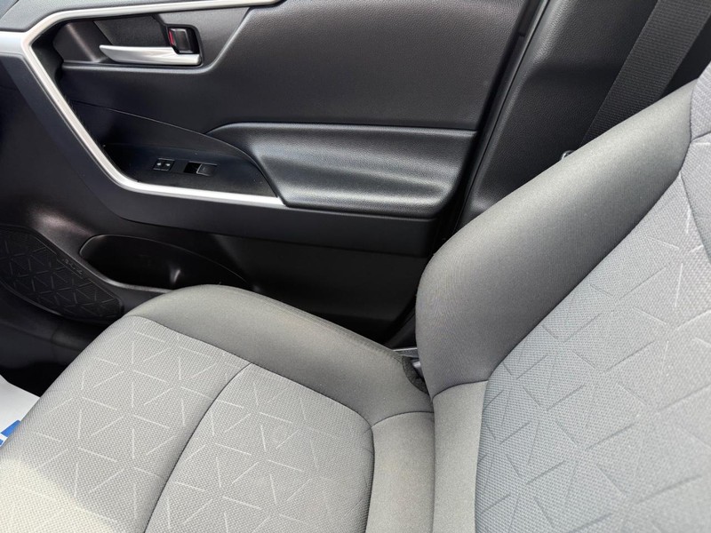Toyota RAV4 Vehicle Image 20