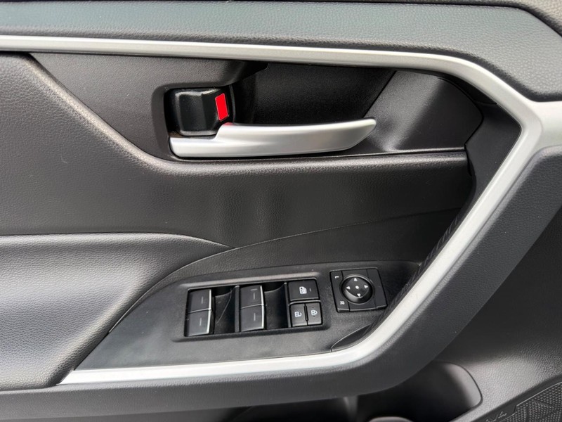 Toyota RAV4 Vehicle Image 23