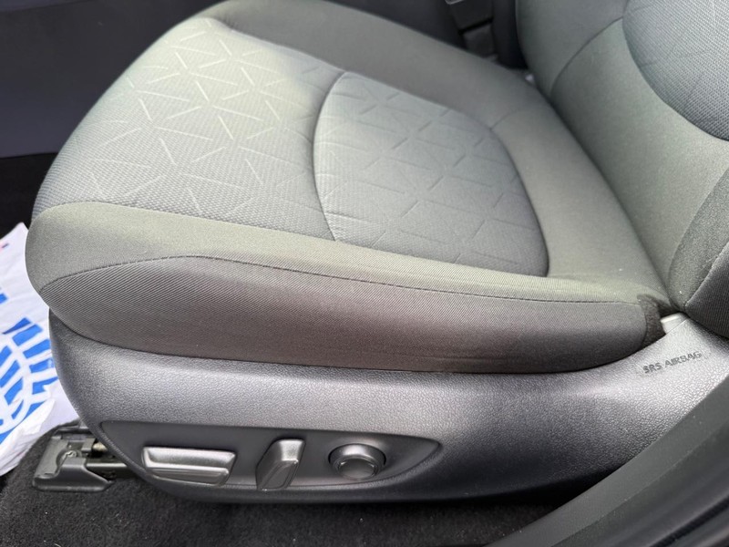 Toyota RAV4 Vehicle Image 24