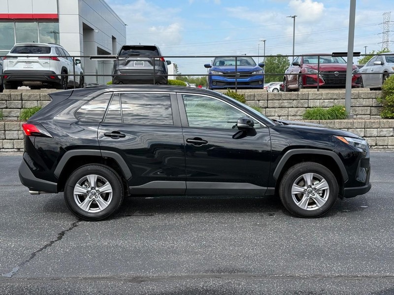 Toyota RAV4 Vehicle Image 02