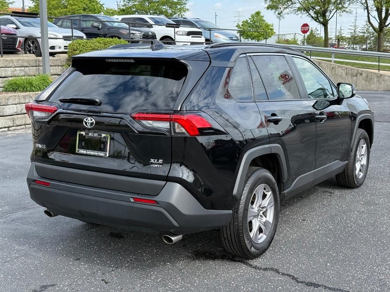 Toyota RAV4 Vehicle Image 03