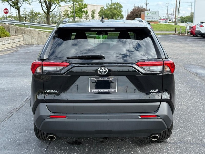Toyota RAV4 Vehicle Image 04