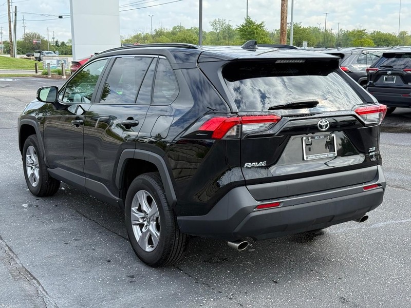 Toyota RAV4 Vehicle Image 05