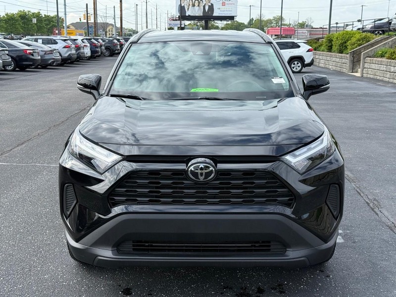 Toyota RAV4 Vehicle Image 09