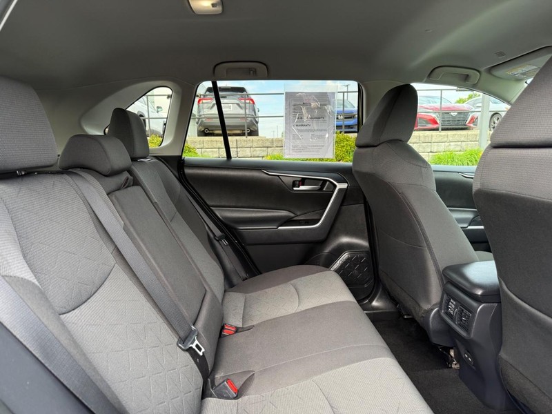 Toyota RAV4 Vehicle Image 10