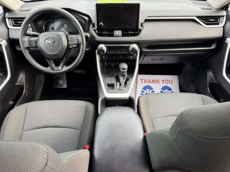Toyota RAV4 Vehicle Image 11