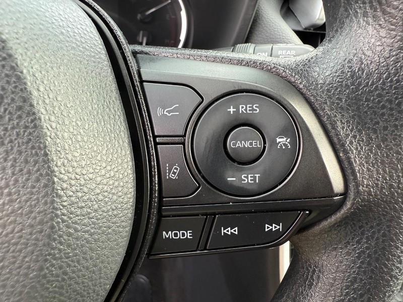 Toyota RAV4 Vehicle Image 14