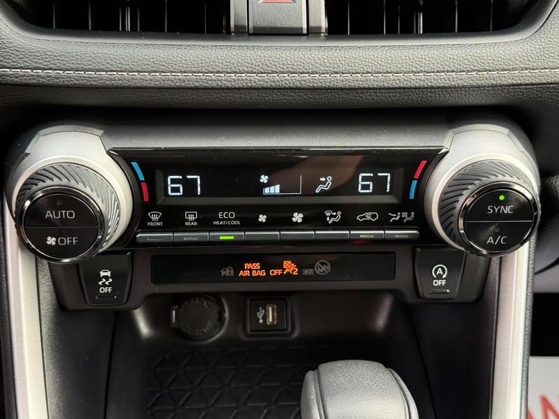 Toyota RAV4 Vehicle Image 18