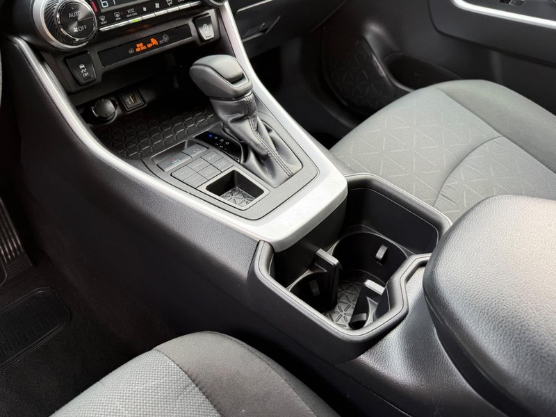 Toyota RAV4 Vehicle Image 19