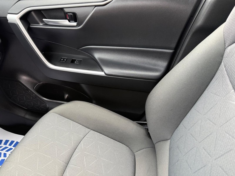 Toyota RAV4 Vehicle Image 20
