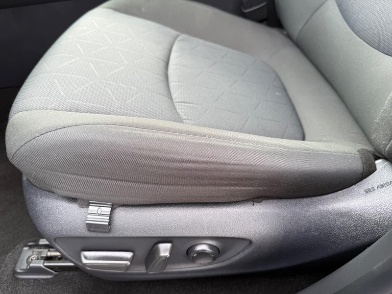 Toyota RAV4 Vehicle Image 24